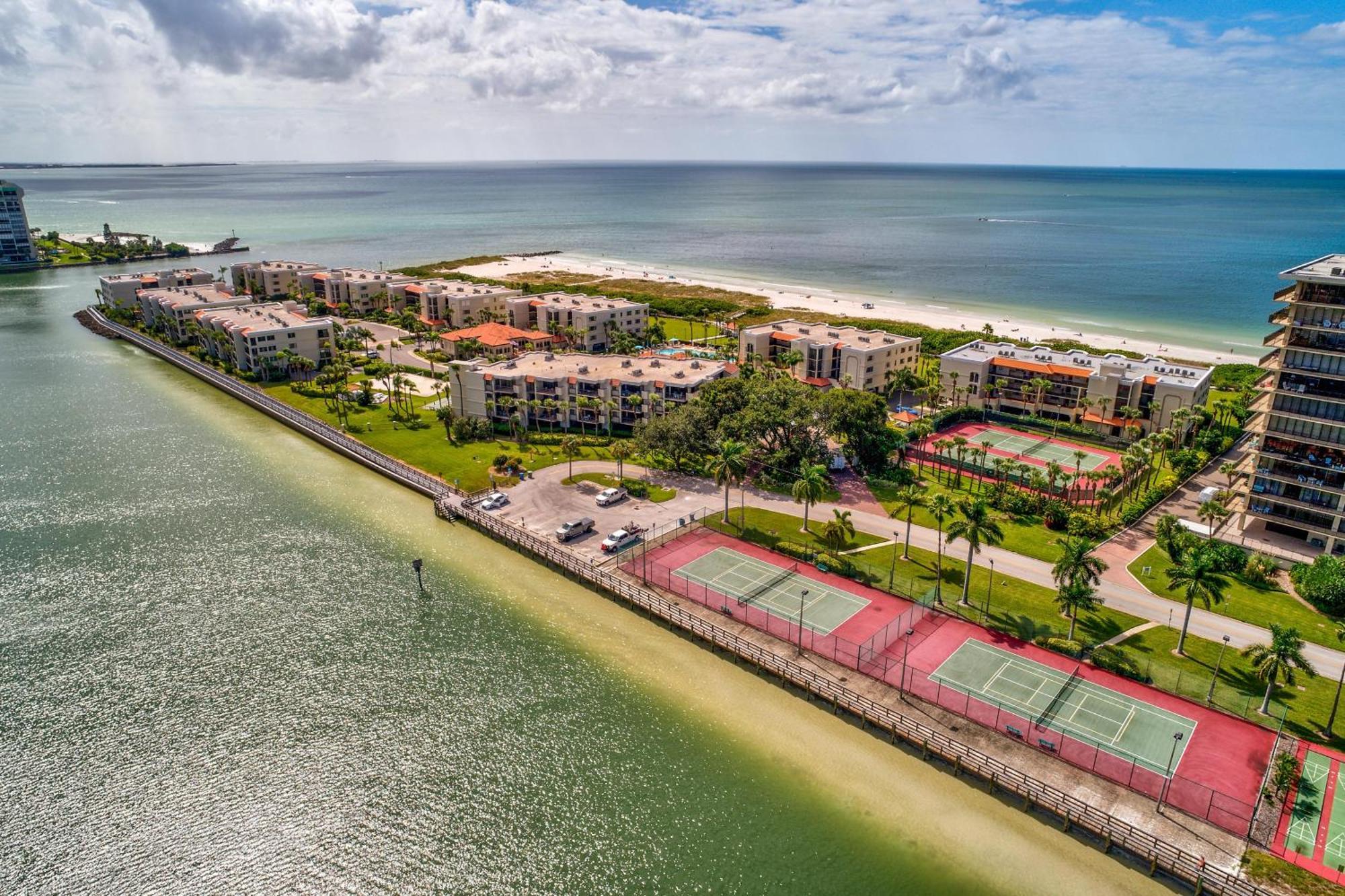 Land'S End 11-203 Beach Front - Premier St. Pete Beach Exterior photo