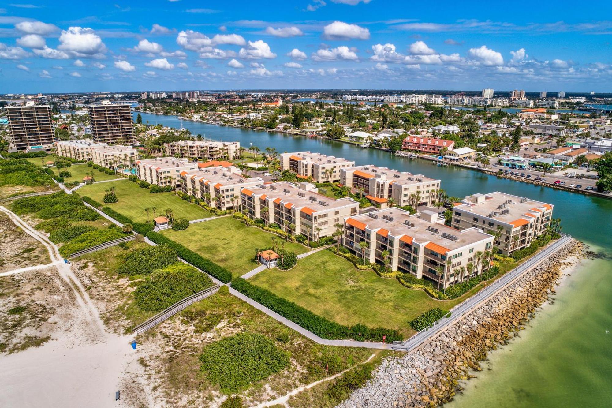 Land'S End 11-203 Beach Front - Premier St. Pete Beach Exterior photo
